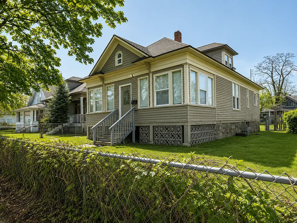 1011 E Augusta Ave
