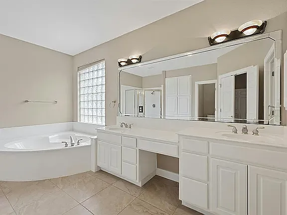 10700 Hastings Ln — Photo 16
