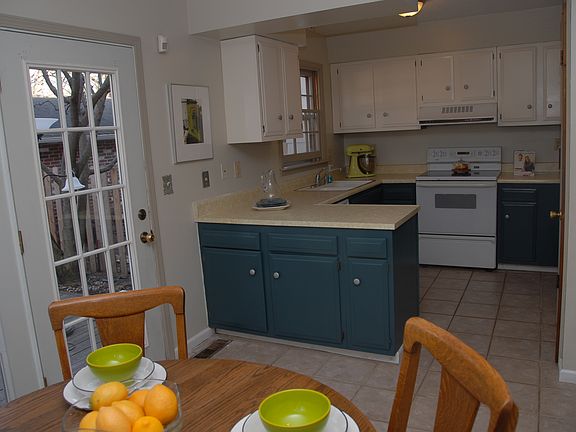 Kitchen/Dining combo