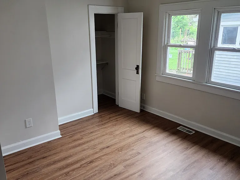 850 Woodrow Ave — Photo 5