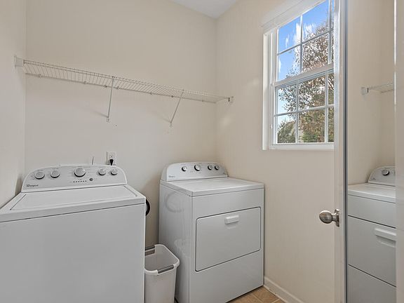 5th image of 1010 Skyler Ln