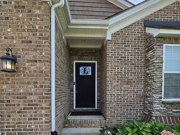 2nd image of 100 Stephen Dr