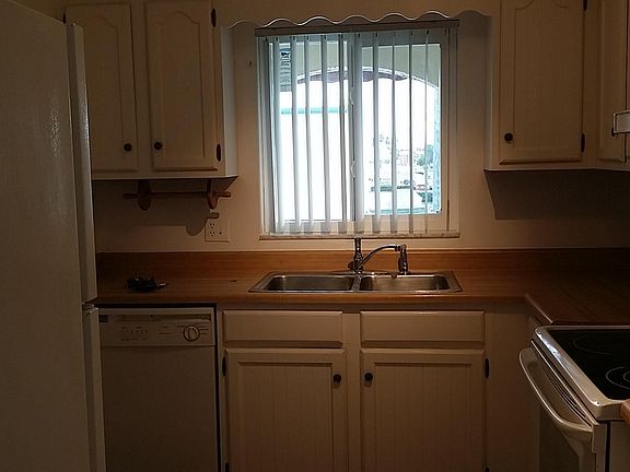 5th image of 201 Saint Lucie Ln APT 406