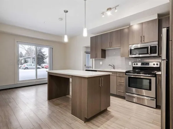 15233 W 1st St SE #102, Calgary, AB T2X 0X5