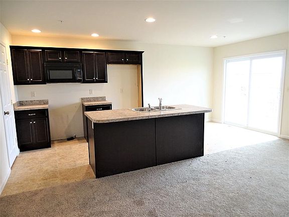 Kitchen & Dining Area