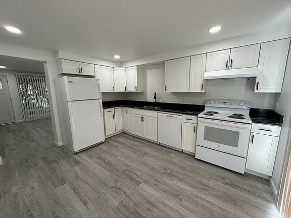 3rd image of 1527 Santiam Rd SE #3