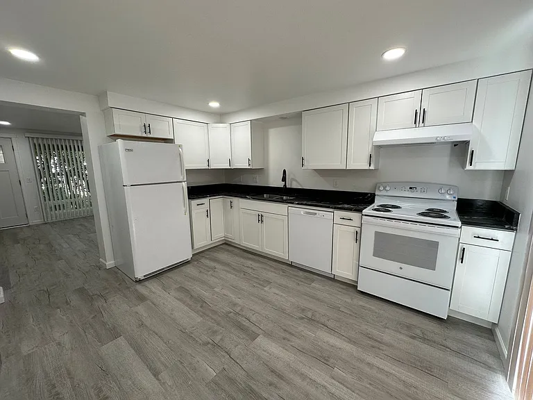 Santiam 1527 Triplex — Photo 3