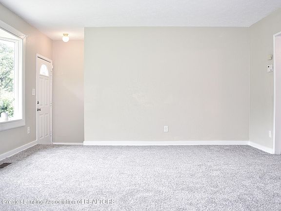 3rd image of 3913 Brighton Dr