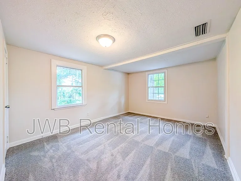 1720 Brooker Rd — Photo 5