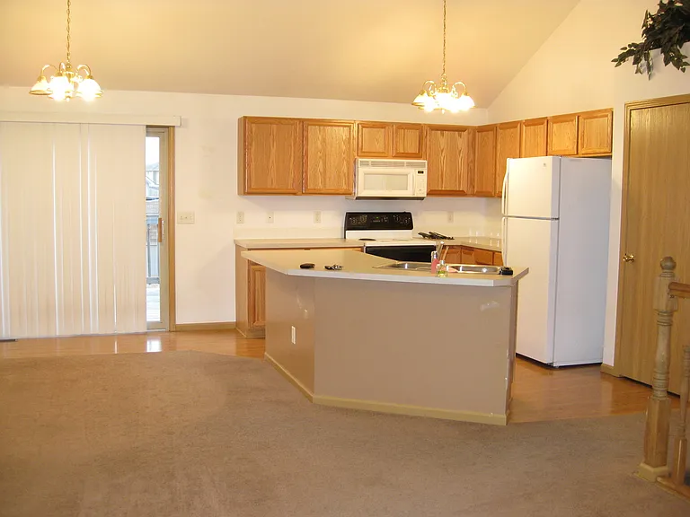 1621 Blackhawk Cir — Photo 2