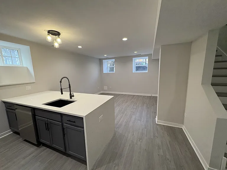2739 W Evergreen Ave #G — Photo 4