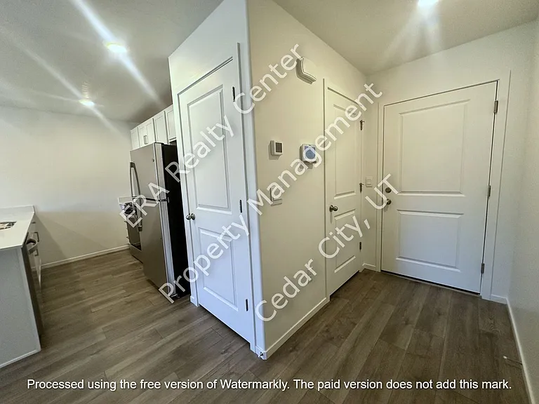 573 S May Dr — Photo 7