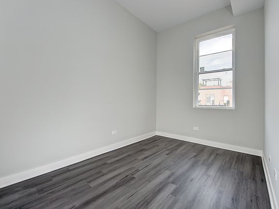 4th image of 1462 W Erie St #3R