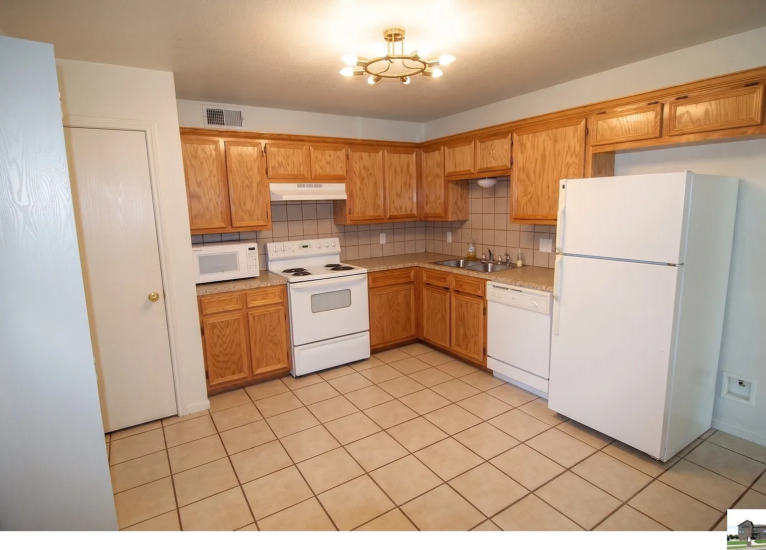 3 bed, 2.0 bath, 1158 sqft, $1,175 — Photo 3