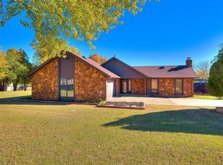863 Bobcat Rd, Tuttle, OK 73089