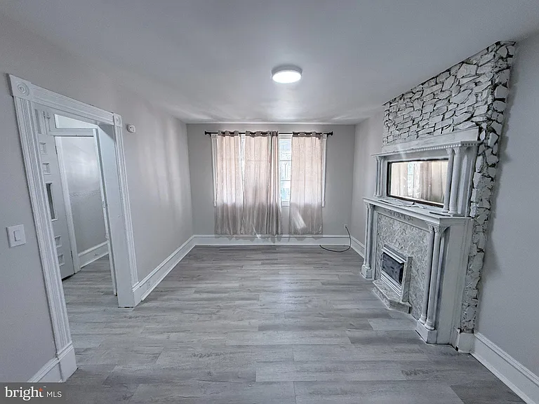 1325 W Norwegian St — Photo 5
