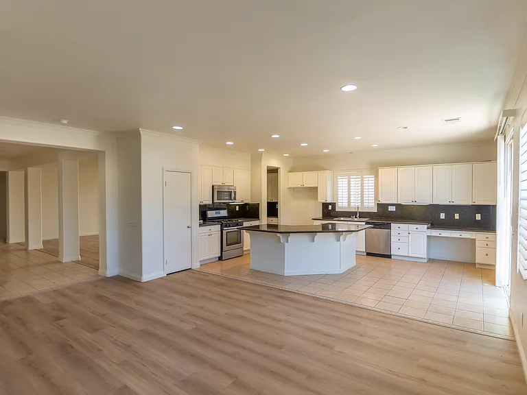 14281 Desert Rose St — Photo 5