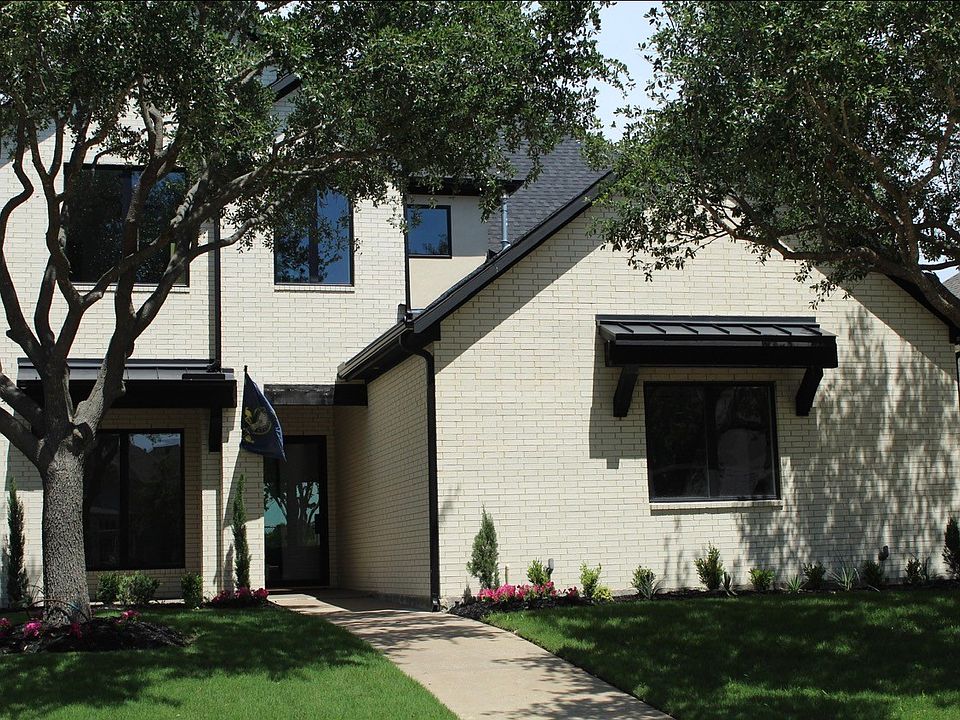 1st image of 7 Center Ct