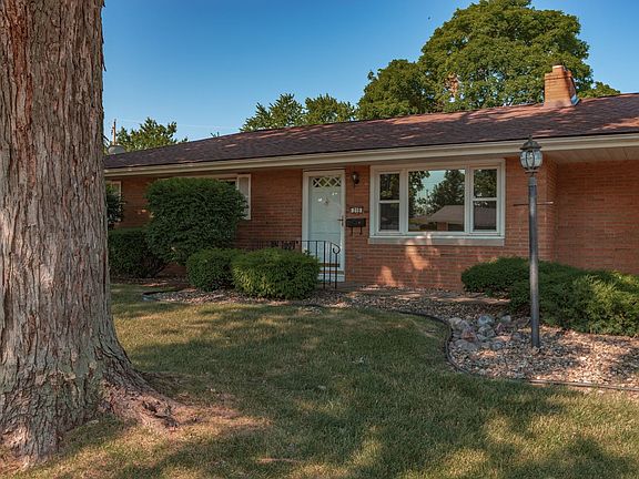 3rd image of 219 Fairway Dr