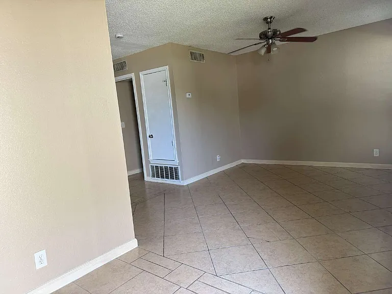 10571 Starcrest Dr — Photo 10