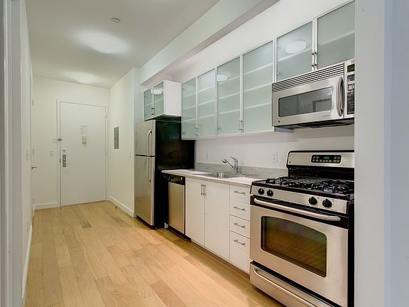3rd image of 37 Wall St APT 10E