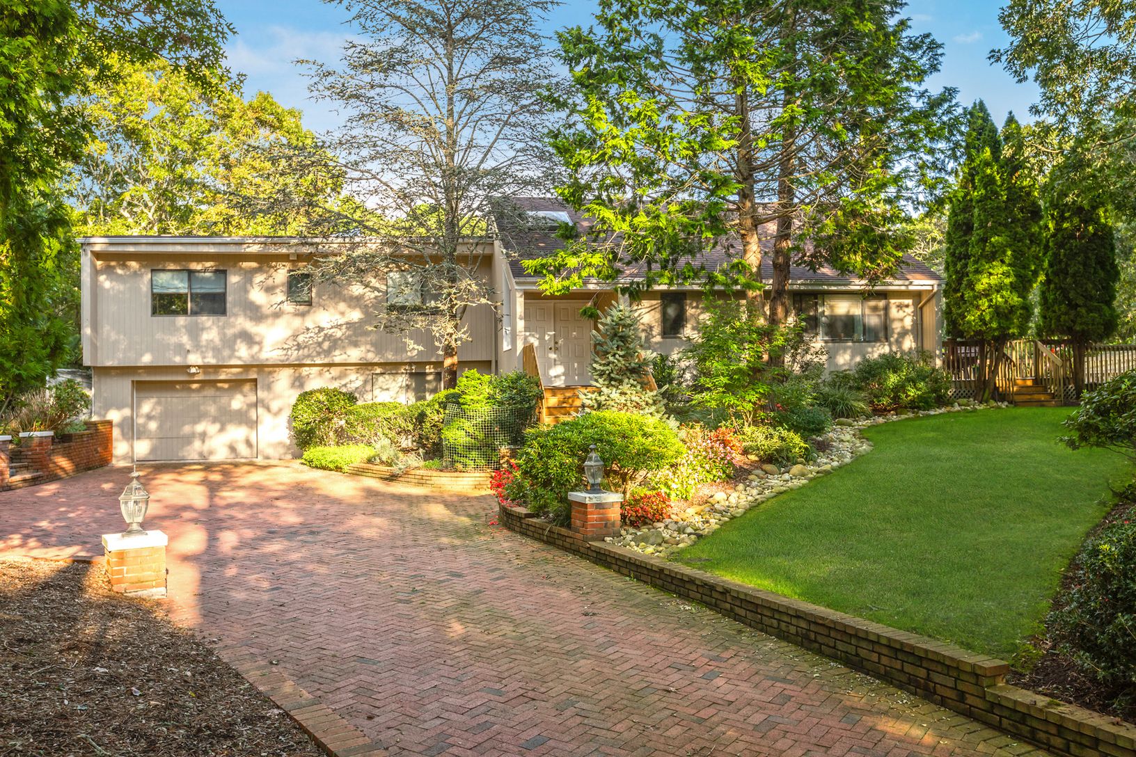  RAVENSWOOD CONTEMPORARY