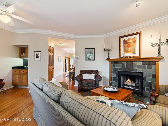 3rd image of 3055 W Sunnyside Ave #3