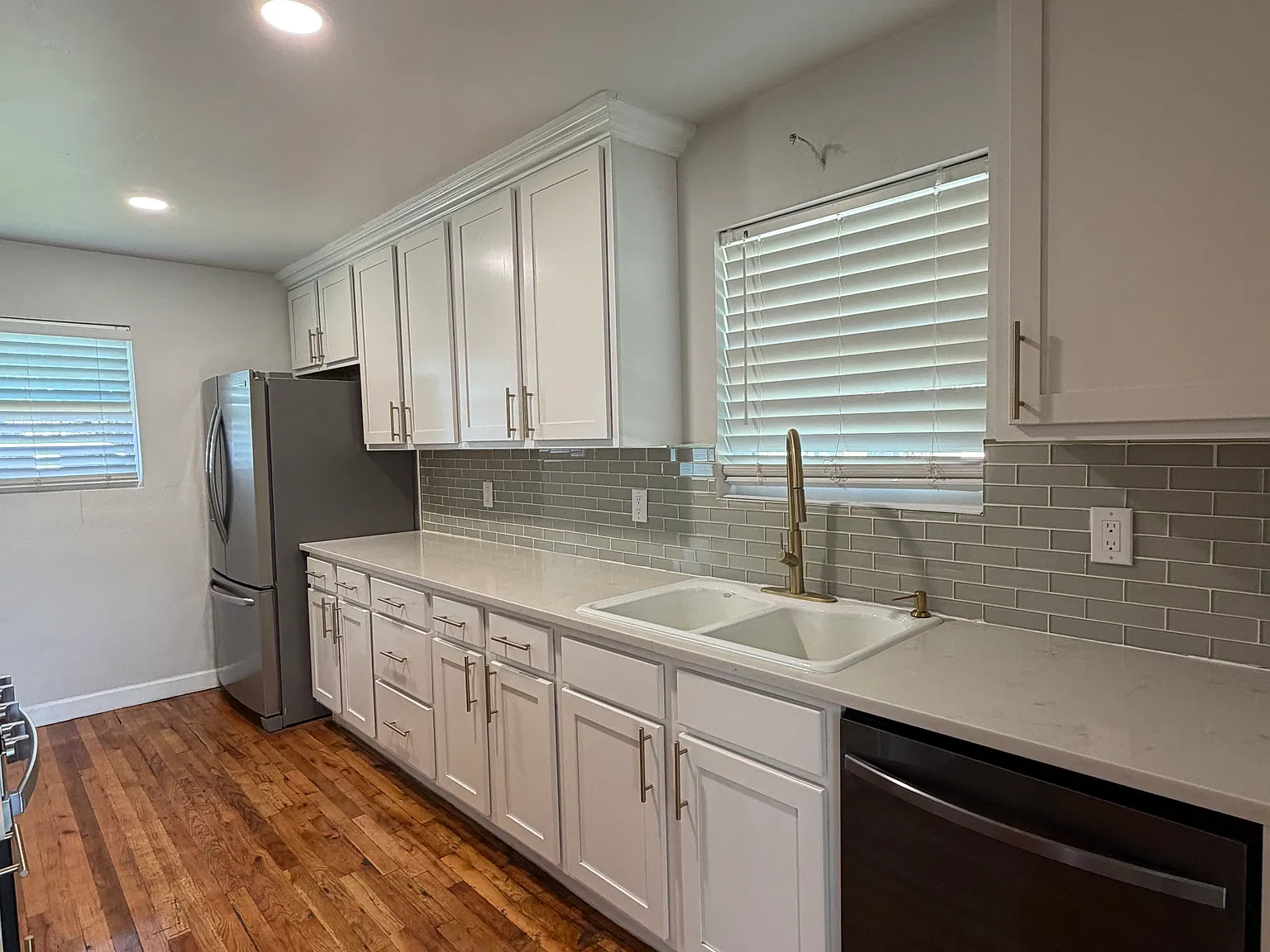 3 bed, 1060 sqft, $2,400 — Photo 3