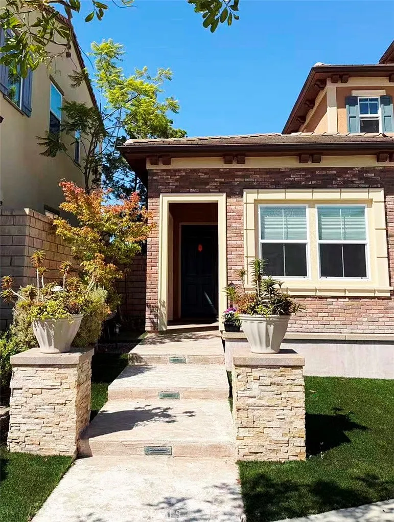 4 bed, 4.5 bath, 2755 sqft, $6,800 — Photo 2