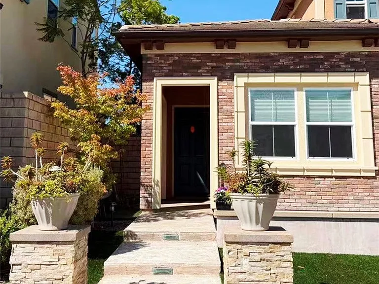 12 Dahlia — Photo 2