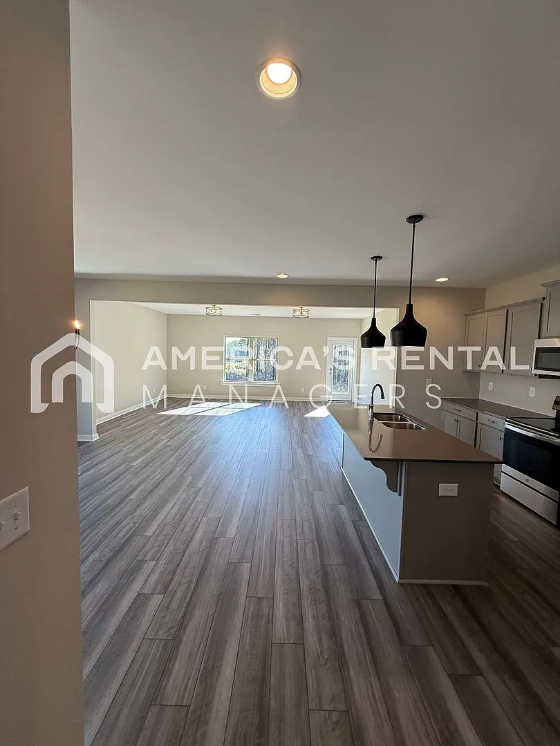 Home for rent in Riverside Available to View with 48 Hour Notice — Photo 3