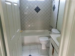 3rd image of 10700 S Main St APT 1