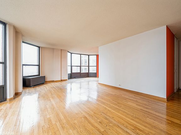 5th image of 899 S Plymouth Ct APT 1508