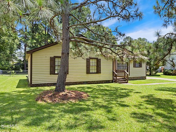 3rd image of 304 Foxhall Drive