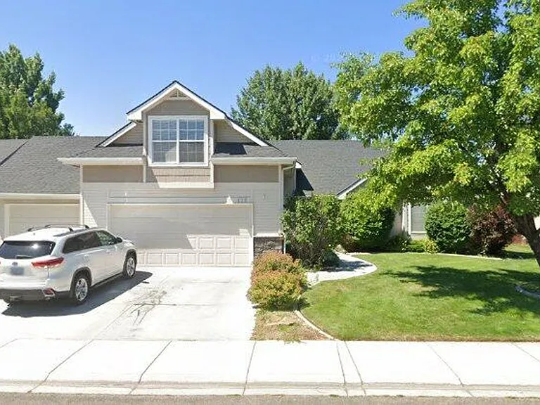 439 S Wooddale Ave — Photo 1