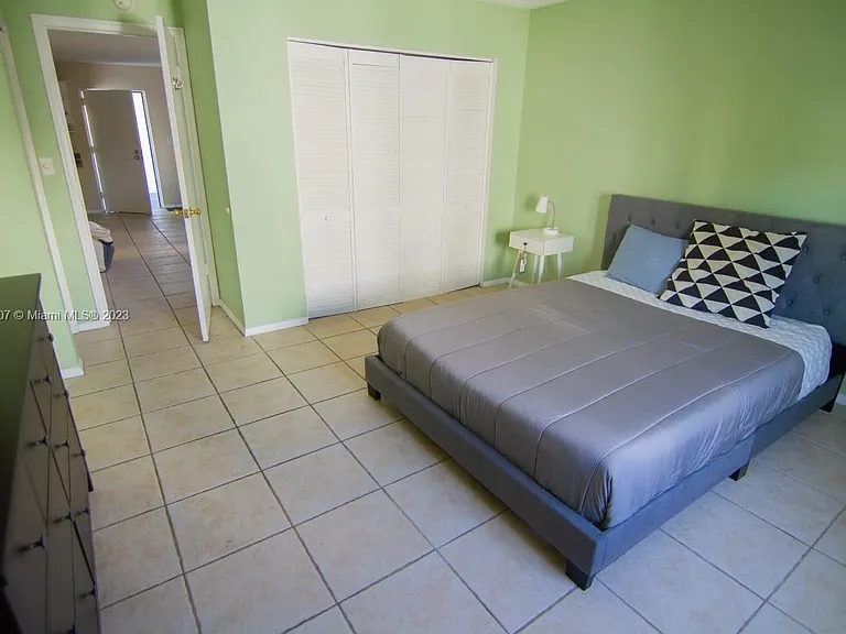 753 Michigan Ave #2D — Photo 9