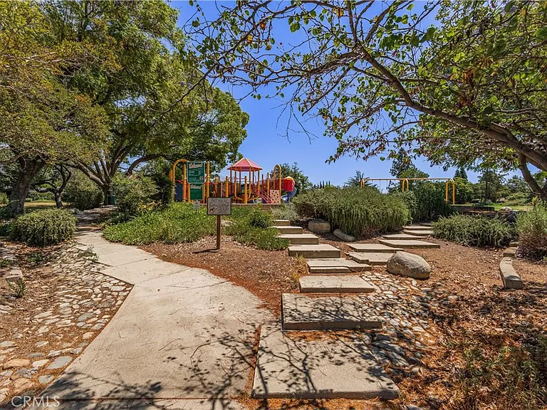 2711 Sweetbriar Dr — Photo 41