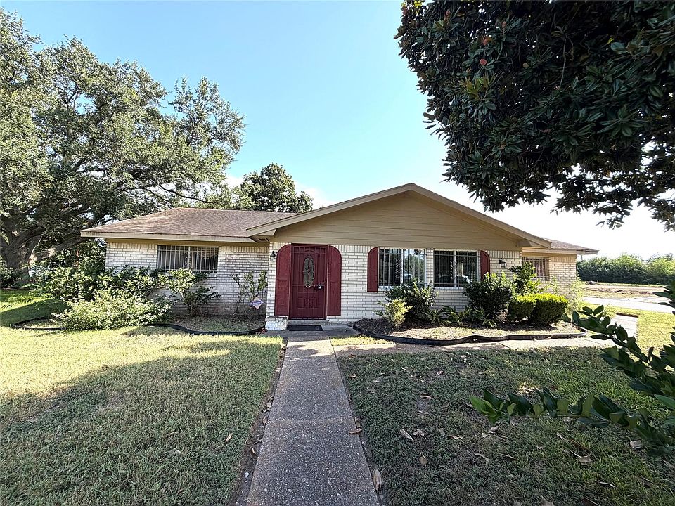1st image of 3704 Cork Dr