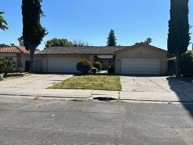 1st image of 8902 Valleyoak Dr