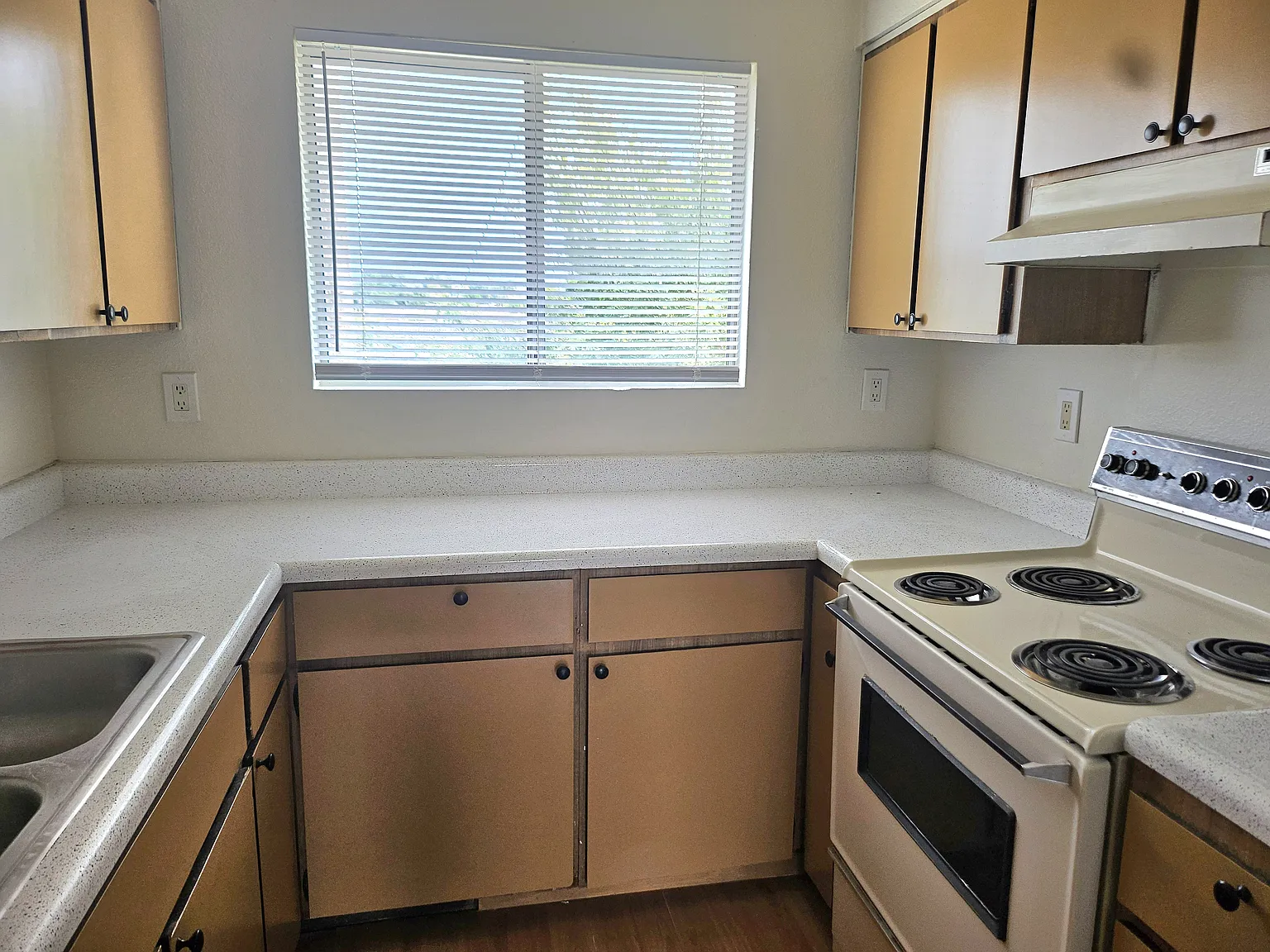 2 bed, 2726 sqft, $795 — Photo 3