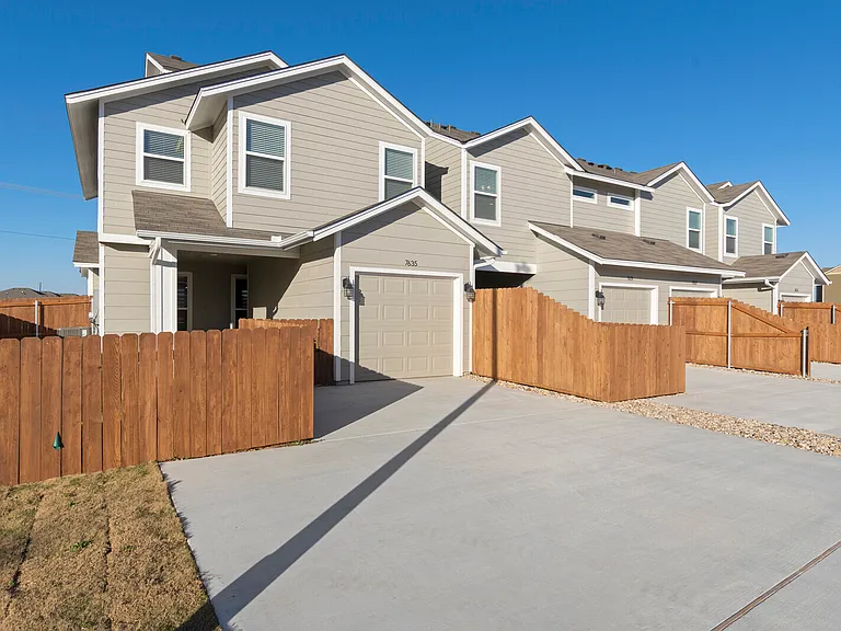 7635 Stonehollow Dr #7635 — Photo 11