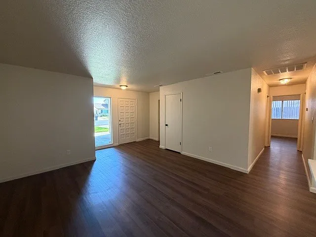 1519 Jennifer St — Photo 3