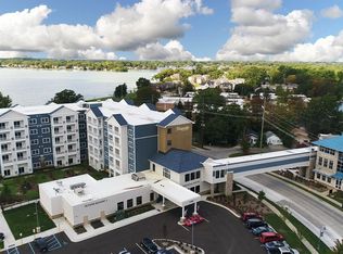 1700 Cass Lake Rd APT 401, Keego Harbor, MI 48320