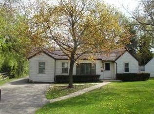 903 Greenwood Rd, Glenview, IL 60025