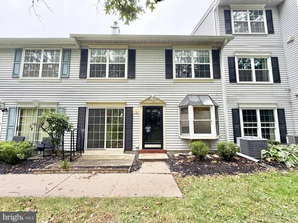 67 Cheverny Ct, Hamilton, NJ 08619