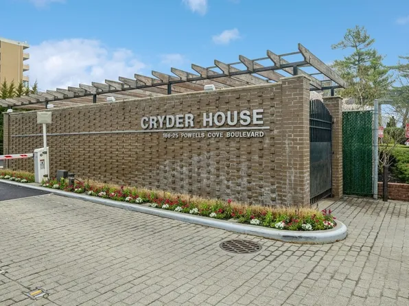 166-25 Powell Cove Boulevard image 1 of 42