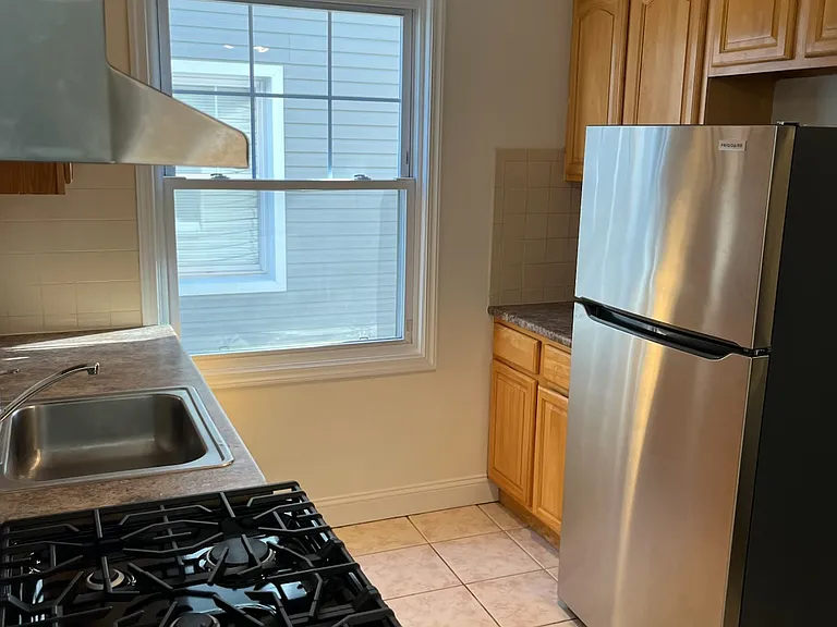 12 Abbott Pl #1 — Photo 3