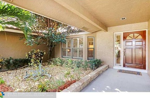 Home For Sale In Chatsworth Village