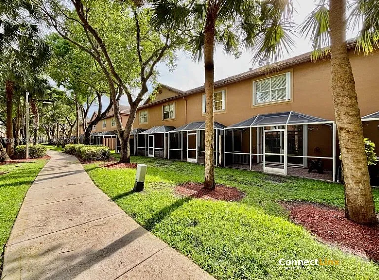 1498 Barcelona Way — Photo 13