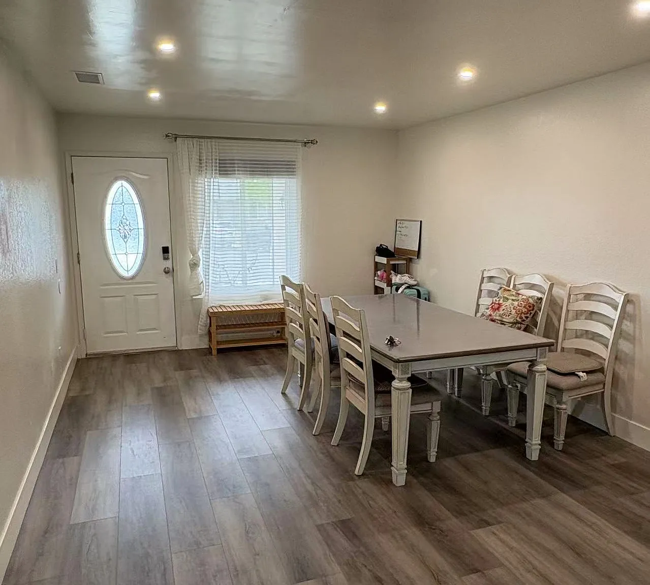 3 bed, 1600 sqft, $1,000 — Photo 2